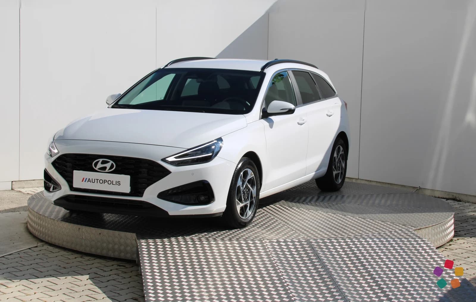 Hyundai i30 CW Family 1.5 T-GDi MHEV – fotografia 1 z 15