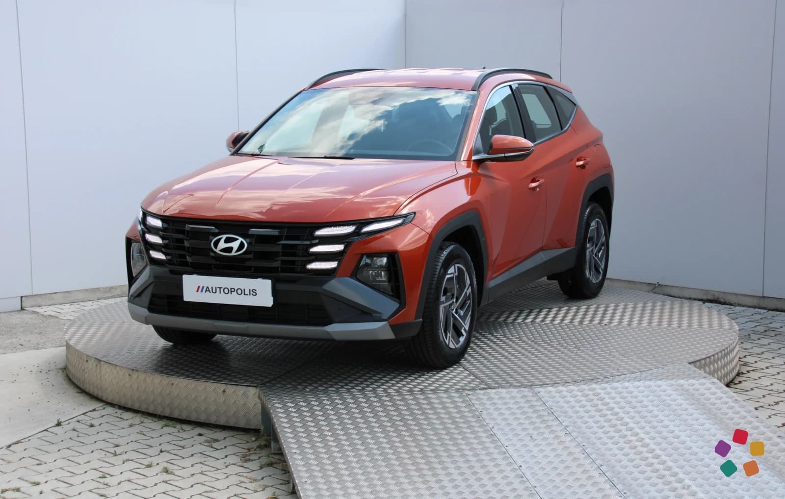 Hyundai Tucson Family 1.6 T-GDi HEV 158 kW A/T – fotografia 1 z 15