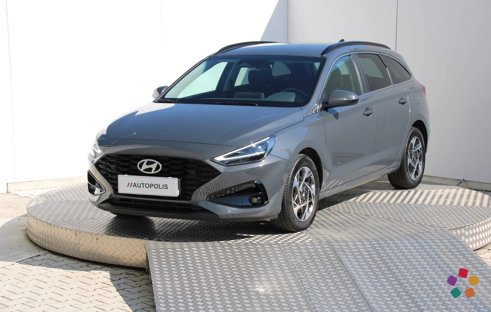 Hyundai i30 CW Family 1,5 T-GDi MHEV 103 kW A/T – fotografia 1 z 15