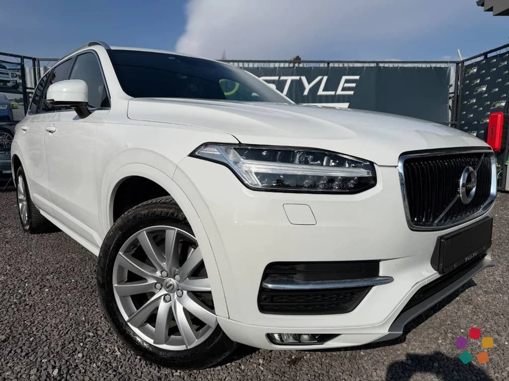 Volvo XC90 D5 AWD Momentum – fotografia 1 z 15