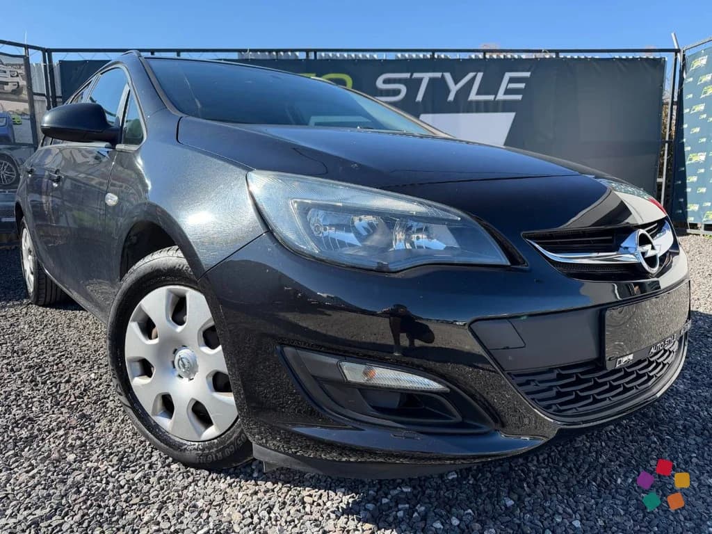 Opel Astra Sport Tourer 1.4 ECOTEC Selection – fotografia 1 z 15