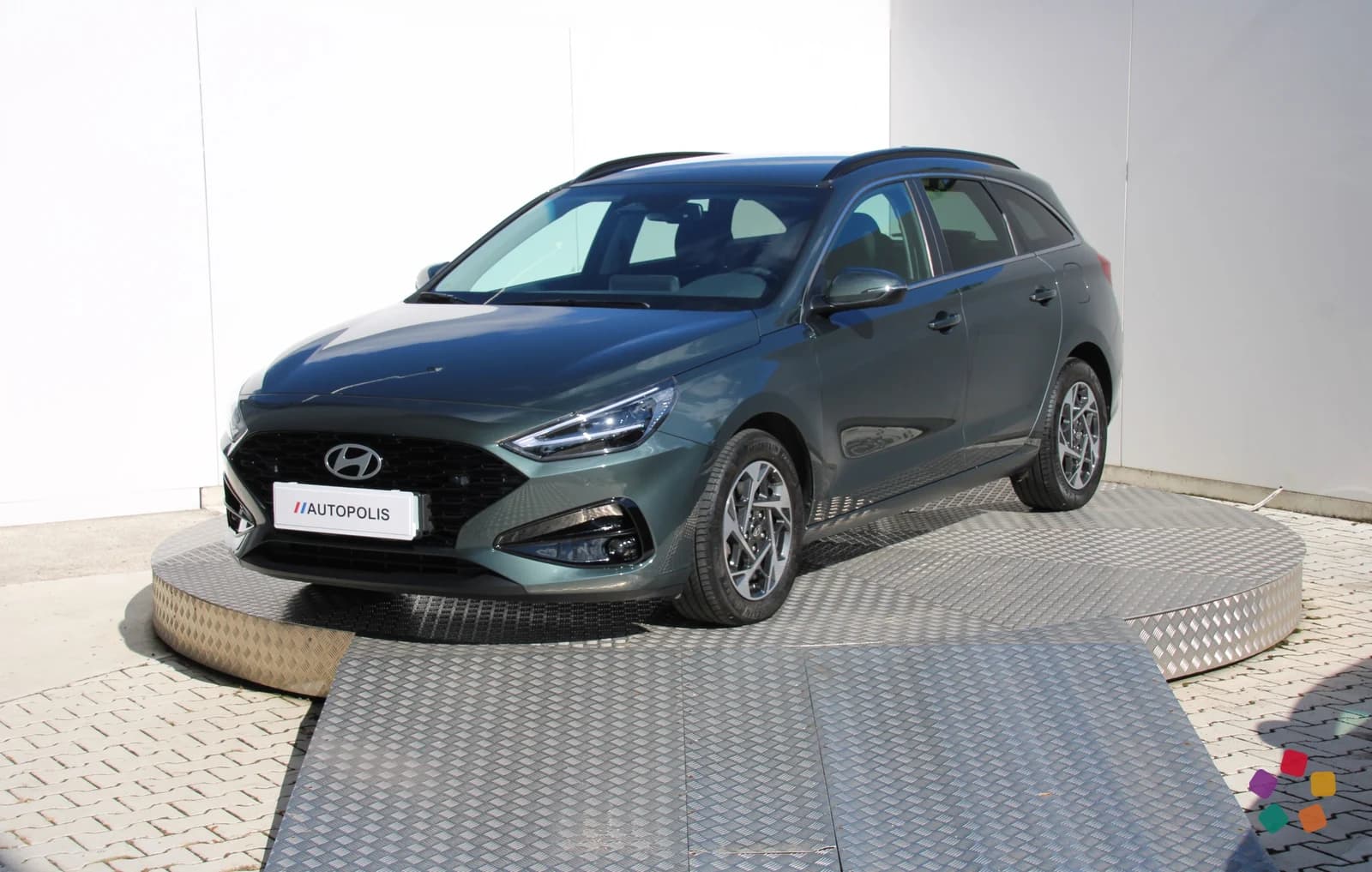 Hyundai i30 CW Family 1.5 T-GDi MHEV – fotografia 1 z 15