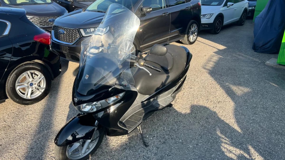 Suzuki Burgman UH 200