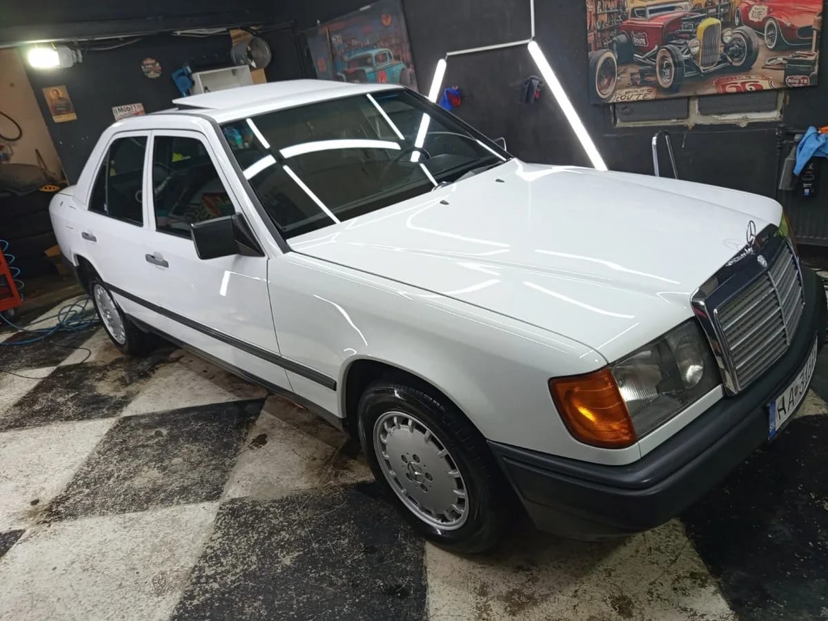 Mercedes-Benz 200 200D