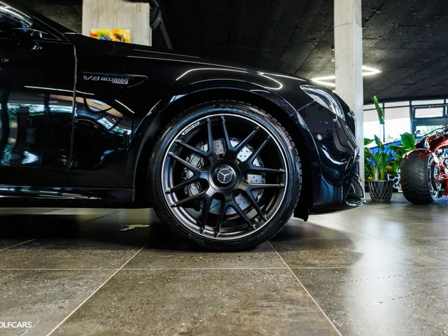 Mercedes-Benz AMG E 63 4MATIC – fotografia 4 z 15