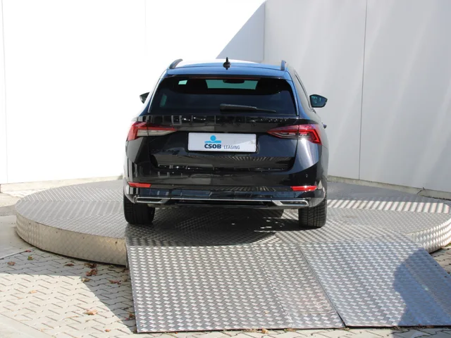 Škoda Octavia Combi 2.0 TDI 110 kW 4x4 A/T – fotografia 4 z 15