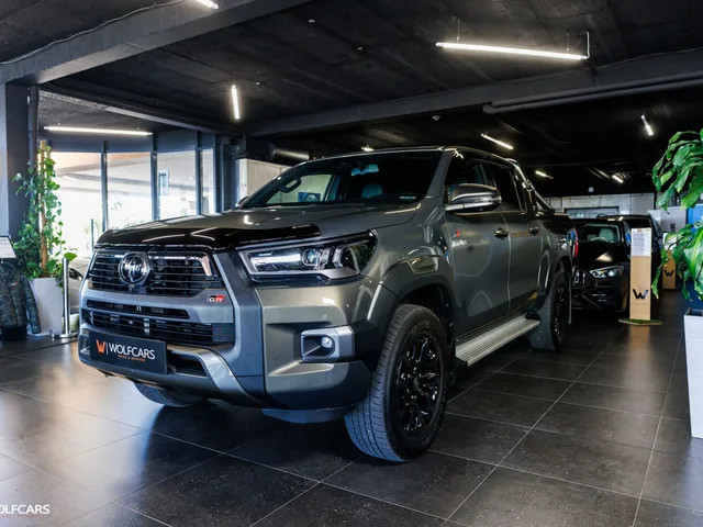 Toyota Hilux 2.8 D-4D Invincible – fotografia 3 z 15