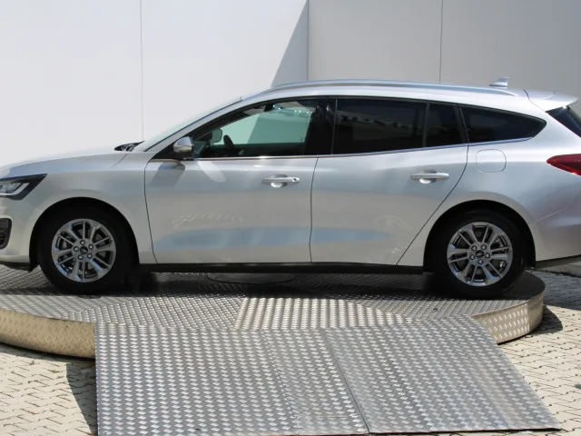 Ford Focus Combi Titanium 1.5 EcoBlue 115k A8 – fotografia 5 z 15