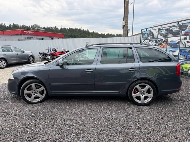 Škoda Octavia Combi 2.0 TDI CR RS – fotografia 6 z 15