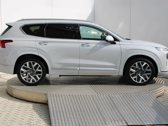 Hyundai Santa Fe 2.2 CRDi Premium 4x4 A/T – fotografia 6 z 15