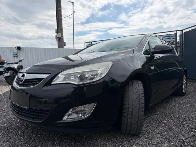 Opel Astra 1.4 ecoFLEX Essentia – fotografia 5 z 15