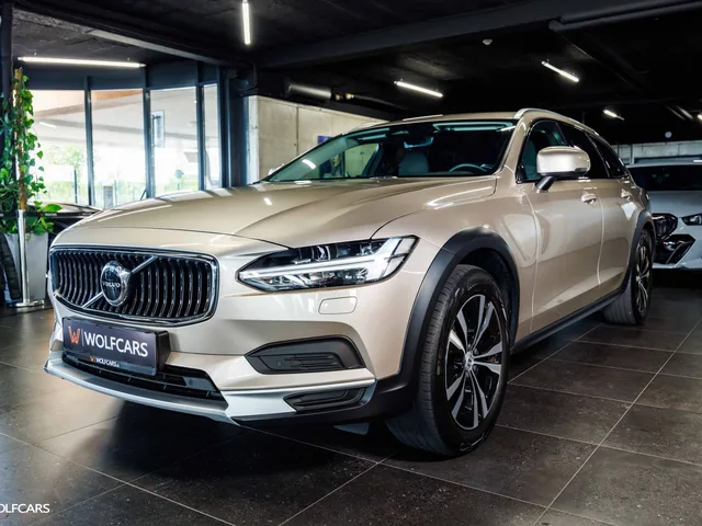 Volvo V90 Cross Country B4 AWD MHEV – fotografia 3 z 15