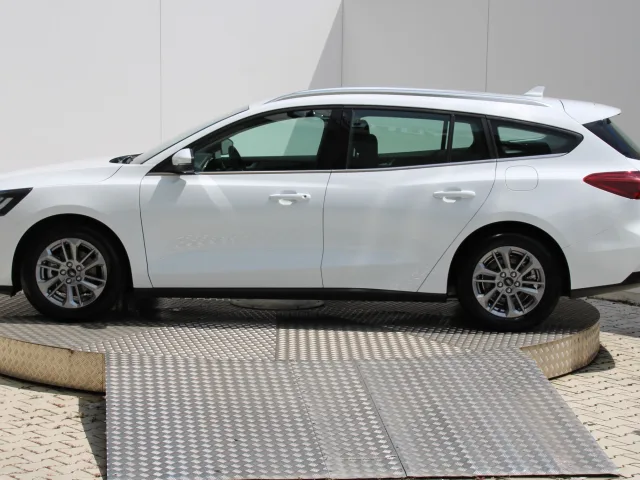 Ford Focus Combi 1.0 EcoBoost mHEV Titanium – fotografia 5 z 15