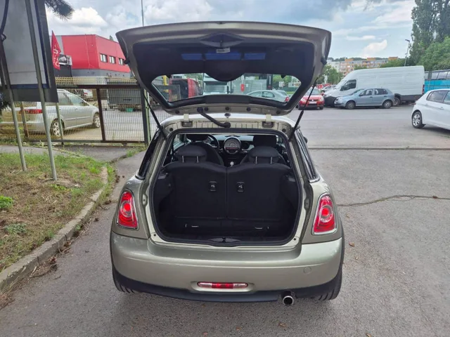 Mini Cooper 1.6 benzín 90 kW – fotografia 6 z 15