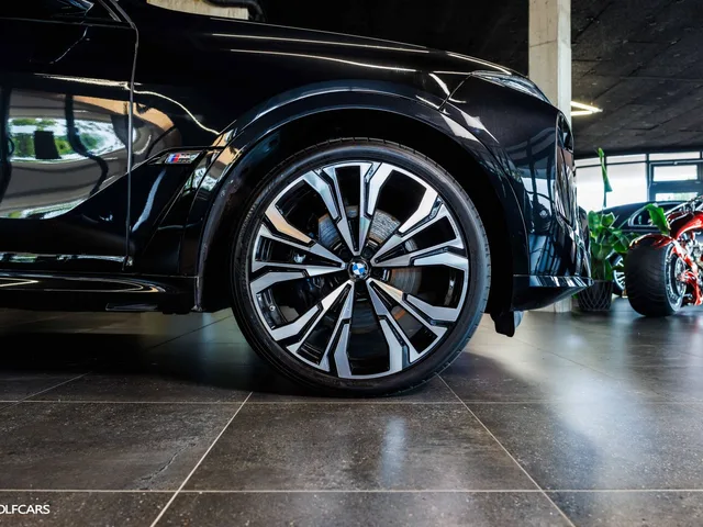 BMW X7 M60i xDrive M-Sport – fotografia 4 z 15