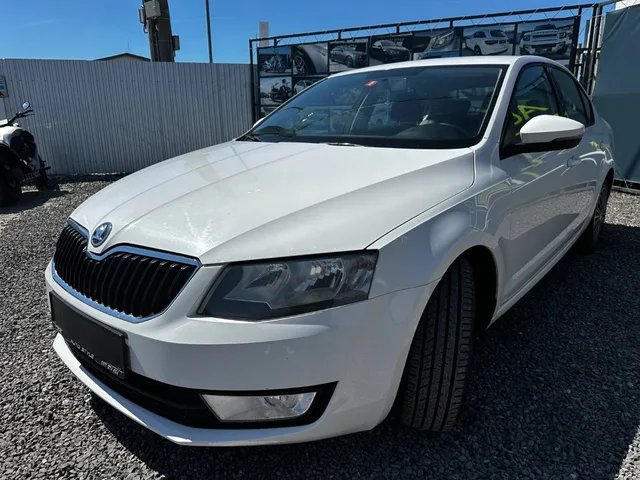 Škoda Octavia 1.6 TDI Active – fotografia 6 z 15