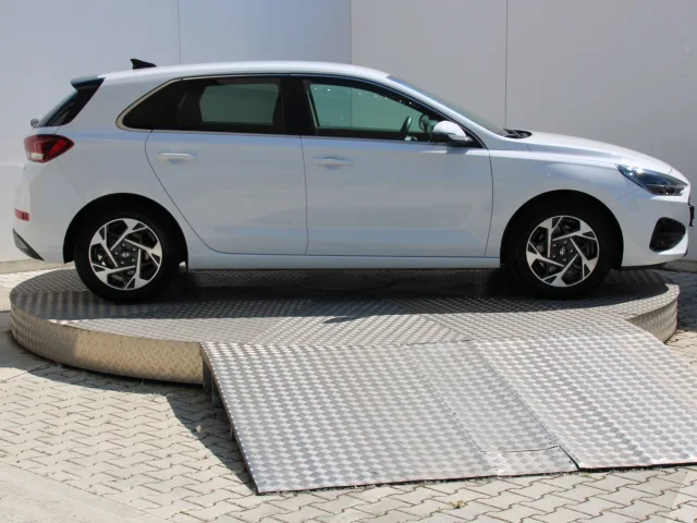 Hyundai i30 Family 1,5 DPi – fotografia 6 z 15