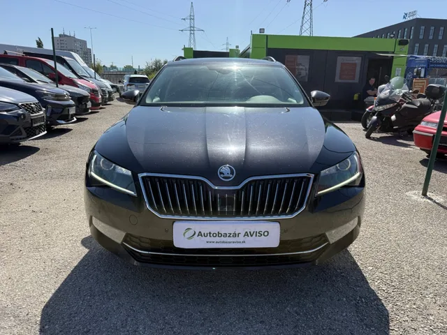 Škoda Superb Combi 1.4 TSI ACT Ambition DSG – fotografia 2 z 15