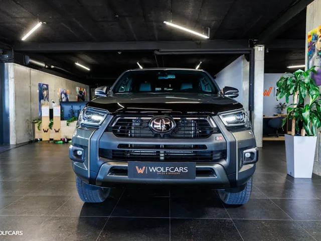 Toyota Hilux 2.8 D-4D Invincible – fotografia 2 z 15