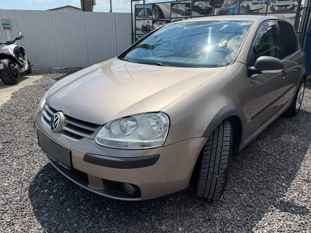 Volkswagen Golf 1.6 FSI Trend – fotografia 5 z 15