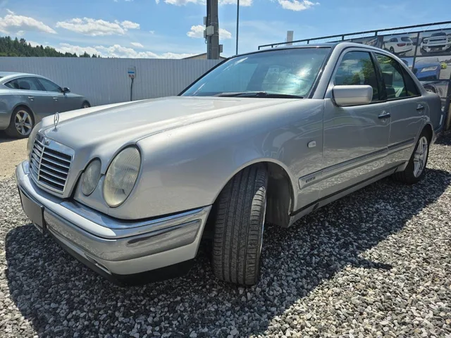 Mercedes-Benz E trieda Sedan 2.9 D – fotografia 5 z 15