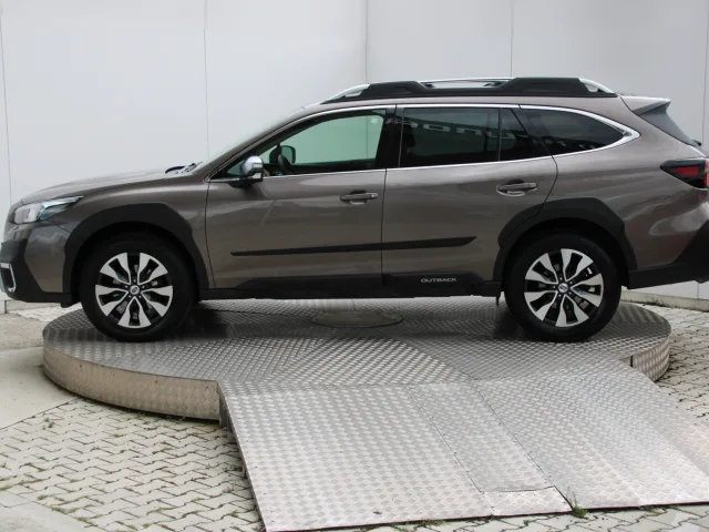 Subaru Outback 2.5i 124 kW A/T 4x4 – fotografia 2 z 15