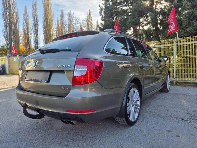 Škoda Superb Combi 3.6 FSI V6 4x4 Business DSG – fotografia 5 z 15