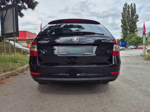 Škoda Octavia Combi 1.6 TDI Ambition – fotografia 5 z 15