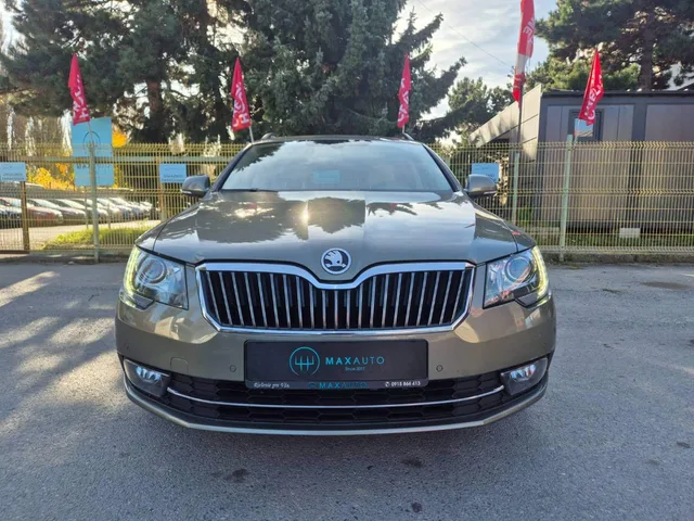 Škoda Superb Combi 3.6 FSI V6 4x4 Business DSG – fotografia 2 z 15