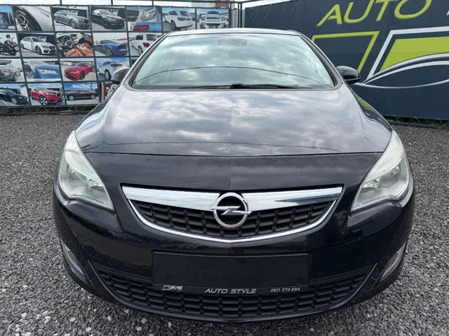 Opel Astra 1.4 ecoFLEX Essentia – fotografia 4 z 15