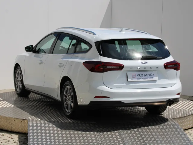 Ford Focus Combi 1.0 EcoBoost mHEV Titanium – fotografia 6 z 15