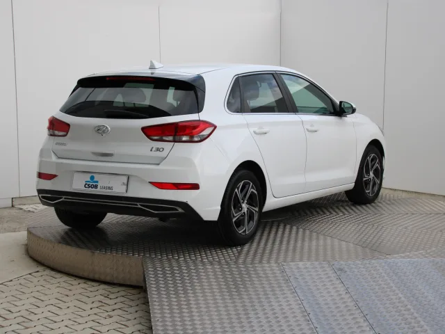 Hyundai i30 Family 1.6 CRDi – fotografia 5 z 15