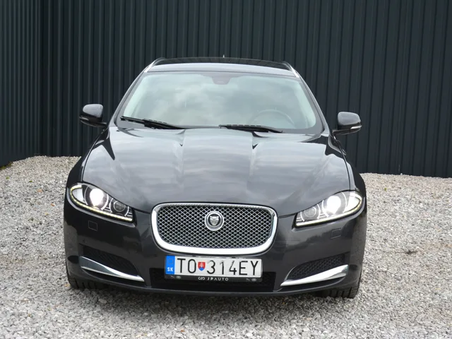 Jaguar XF 2.2 Sportbrake – fotografia 6 z 14