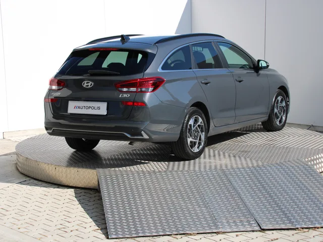 Hyundai i30 CW Family 1.5 T-GDi MHEV – fotografia 5 z 15