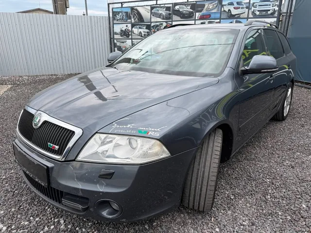 Škoda Octavia Combi 2.0 TDI CR RS – fotografia 5 z 15