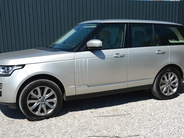 Land Rover Range Rover 4.4 SDV8 Vogue – fotografie 3 z 15