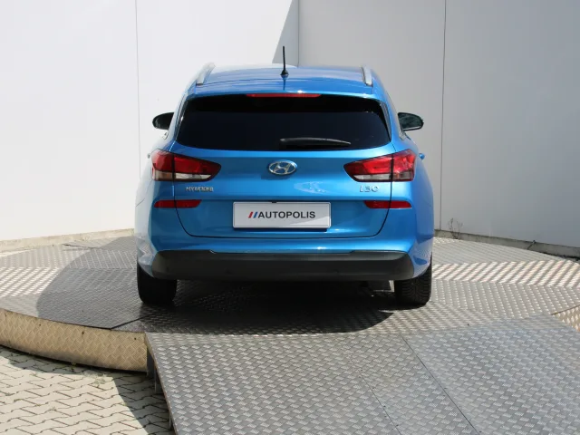 Hyundai i30 CW Family 1.4 T-GDi 103 kW AT/7 – fotografia 5 z 15