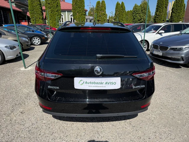 Škoda Superb Combi 1.4 TSI ACT Ambition DSG – fotografia 5 z 15