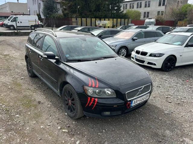 Volvo V50 1.6 D Momentum – fotografia 3 z 12