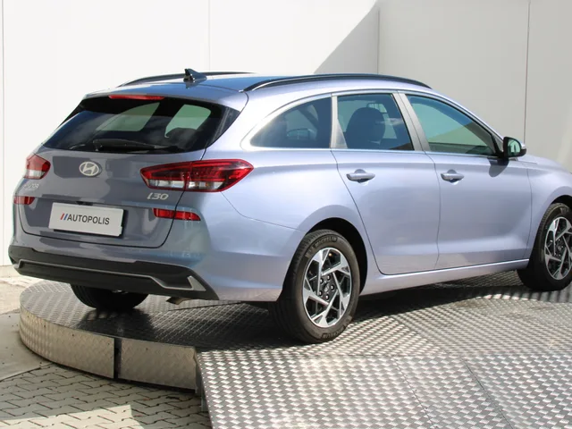 Hyundai i30 CW Family 1,5 T-GDi MHEV – fotografia 5 z 15