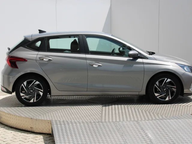 Hyundai i20 1.0 T-GDi Family 74 kW – fotografia 6 z 15