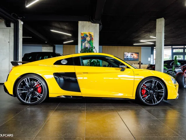 Audi R8 V10 Performance Coupe 5.2 FSI quattro – fotografia 6 z 15