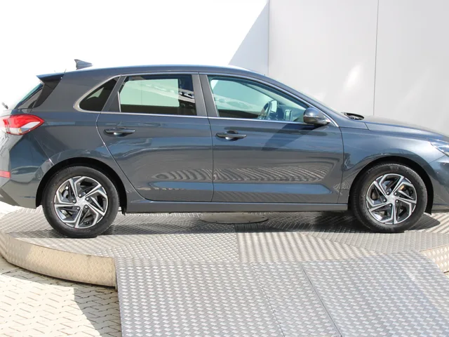 Hyundai i30 1.5 DPi Family – fotografia 6 z 15