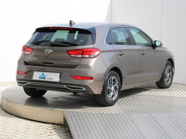 Hyundai i30 1.5 DPi Family 81 kW – fotografia 5 z 15