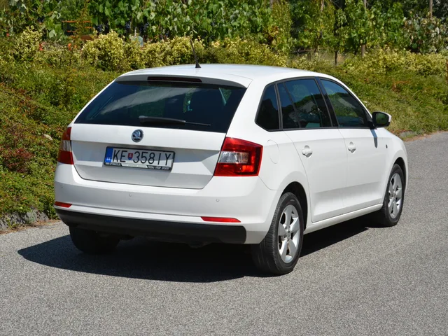 Škoda Rapid Spaceback 1.6 TDI DSG – fotografie 5 z 12