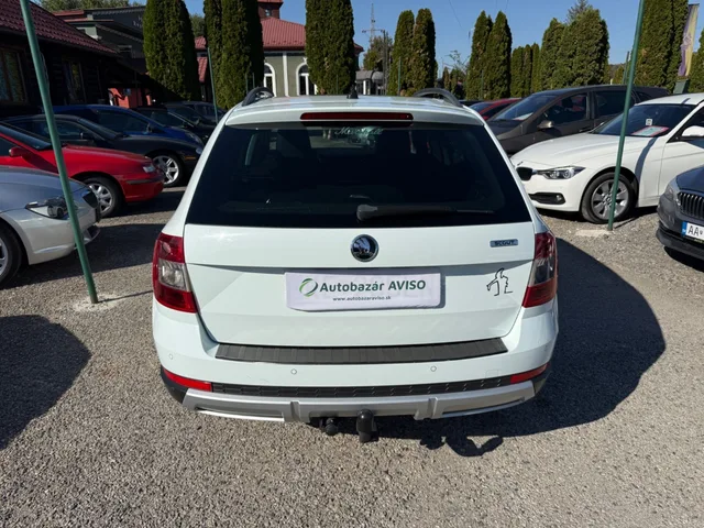 Škoda Octavia Combi 2.0 TDI Edition 4x4 DSG – fotografia 5 z 15