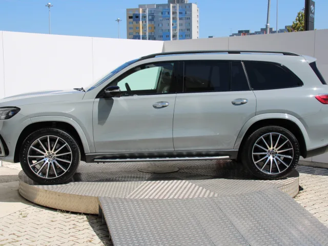 Mercedes-Benz GLS 450 d 3,0 270 kW – fotografia 2 z 15