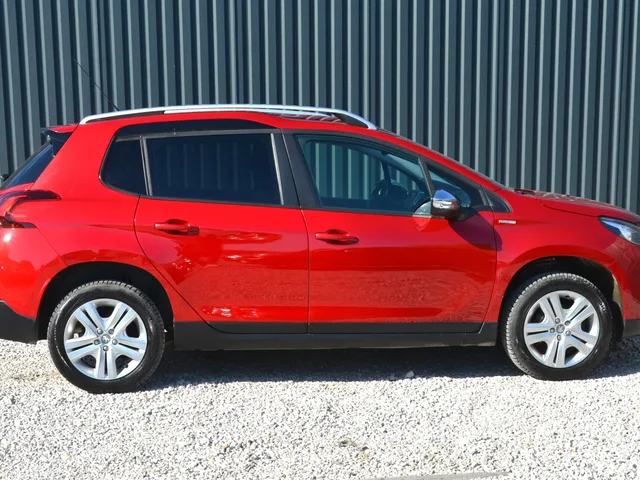 Peugeot 2008 1.2 PureTech Style – fotografia 6 z 15