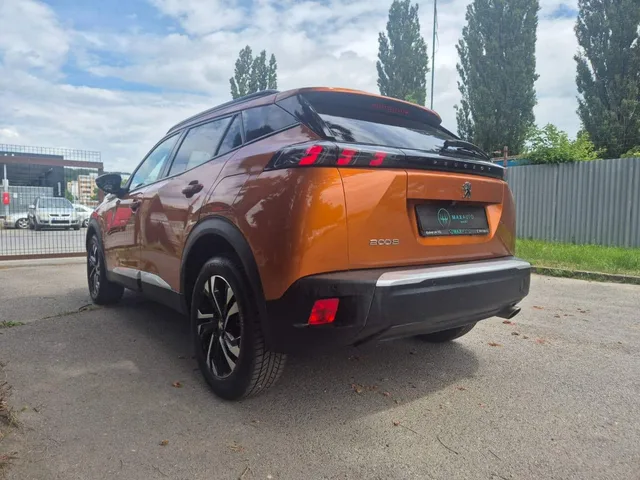 Peugeot 2008 1.5 BlueHDi 130 Allure EAT8 – fotografia 4 z 15