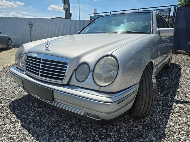 Mercedes-Benz E trieda Sedan 2.9 D – fotografia 4 z 15
